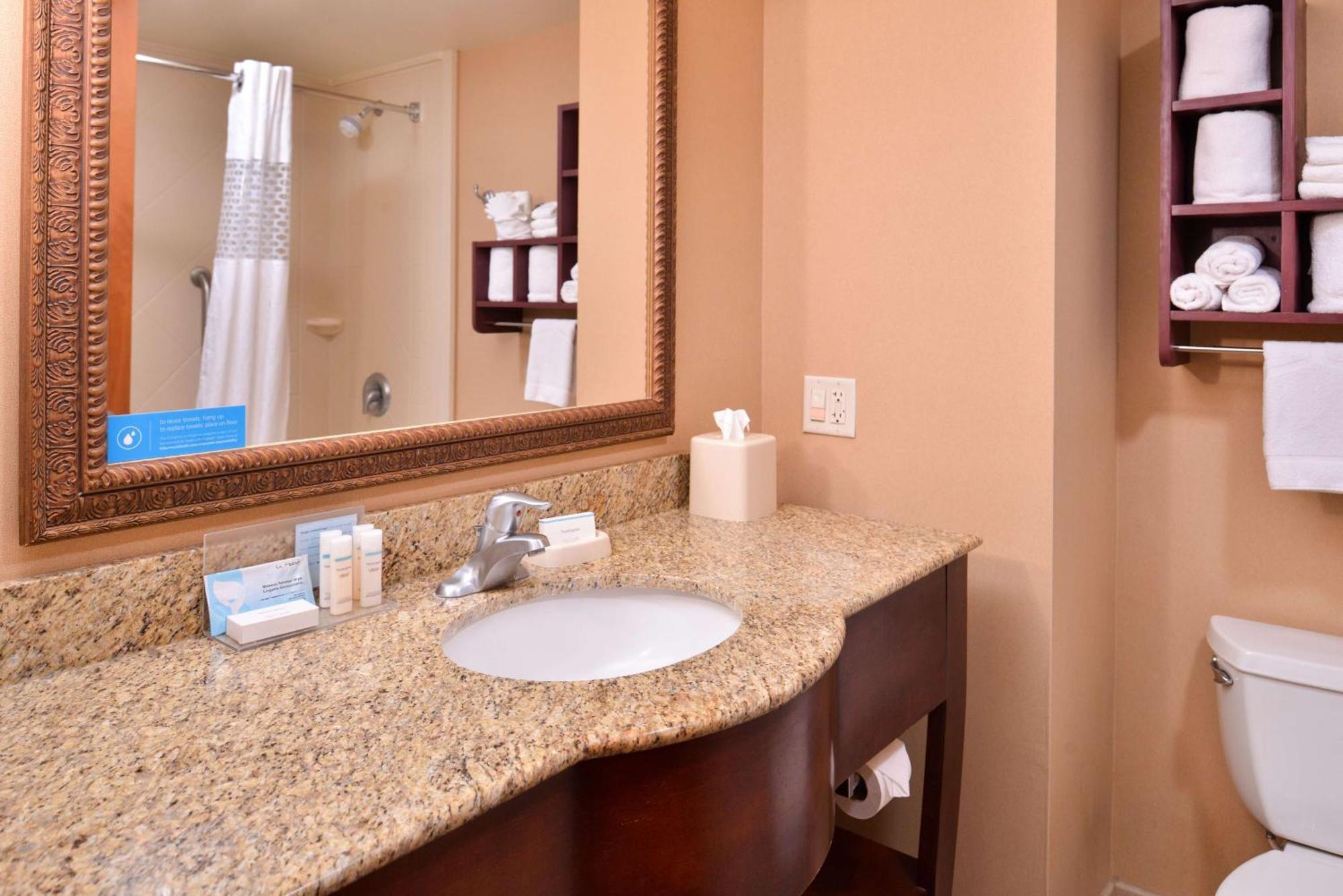Hampton Inn York Ngoại thất bức ảnh
